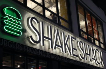 Fast-Food Chain Shake Shack Trials Bitcoin Rewards for Customers Using Cash App