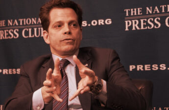 Scaramucci’s Firm Pauses Investor Redemptions for Fund With Bitcoin, Ethereum Exposure