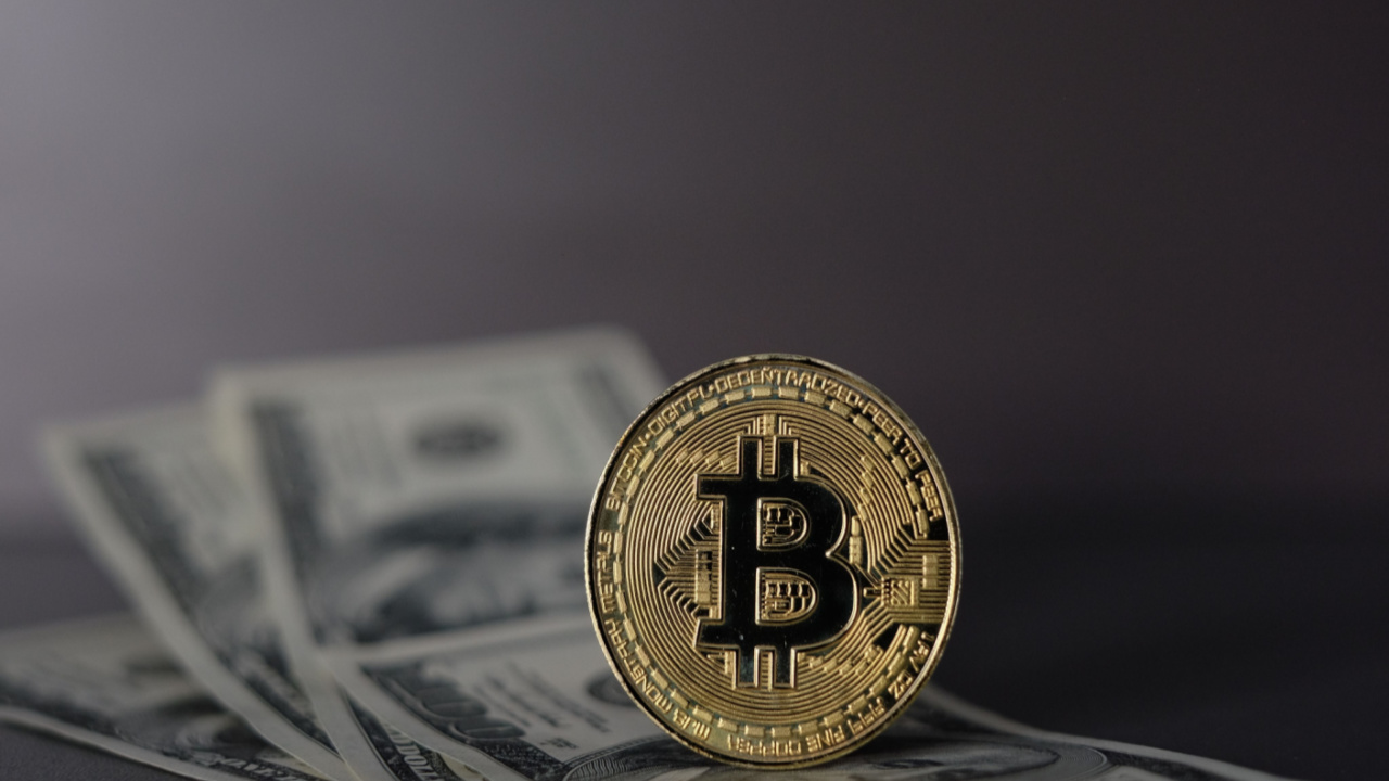 BTC Hovers Below $24,000 on Friday, as Crypto Markets Consolidate – Market Updates Bitcoin News