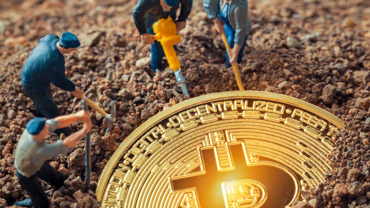 Iran Starts Licensing Crypto Miners Under New Regulatory Framework