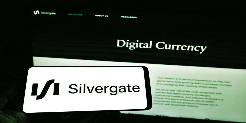 Silvergate Shares Plummet 20% Amid Bearish Q3 Performance, Stablecoin Delays