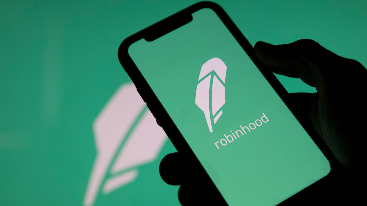 FTX Attempts to Freeze Robinhood Shares as Creditors Swarm to Scoop $450M in HOOD Stock