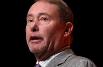 Billionaire 'Bond King' Jeffrey Gundlach Warns of 'Painful Outcomes' in Next Recession