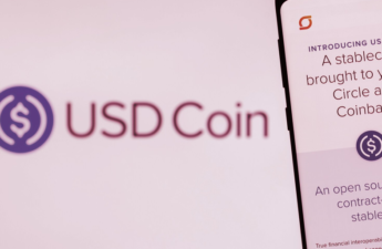 Coinbase, Binance Suspend USDC Conversions as Dollar Peg Wobbles