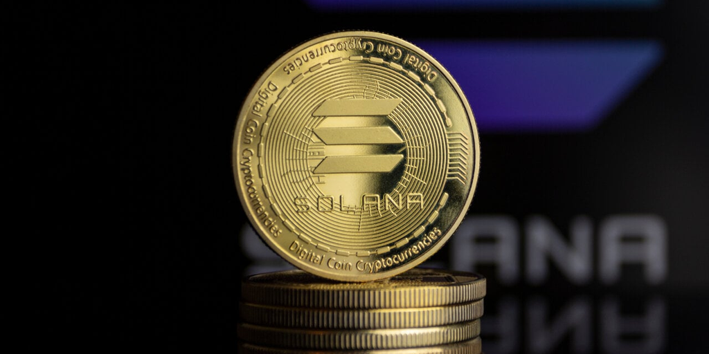 Solana Leads Crypto Market Rebound, Jumps 10% Overnight