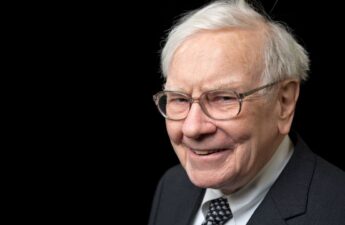 Warren Buffett Likens Bitcoin to Gambling and Chain Letters in Recent Interview