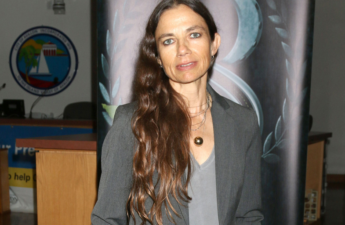 Computer Scientist and Actress Justine Bateman Urges Action on AI Amid WGA Strike