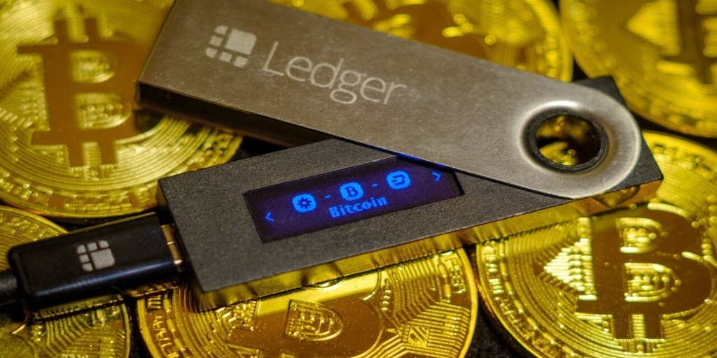 Ledger Crypto Wallet Under Fire Over Seed Phrase Recovery Service