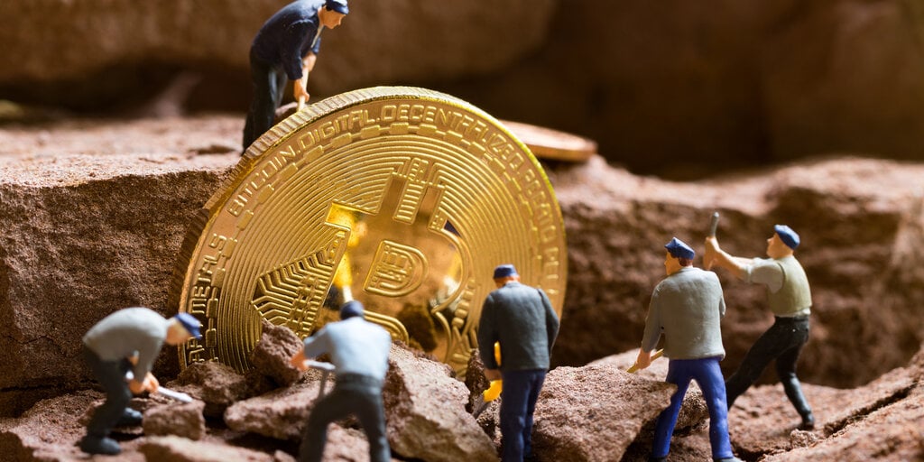 Bitcoin Mining Revenue Hits $184 Million in Q2 Amid Ordinals Fervor