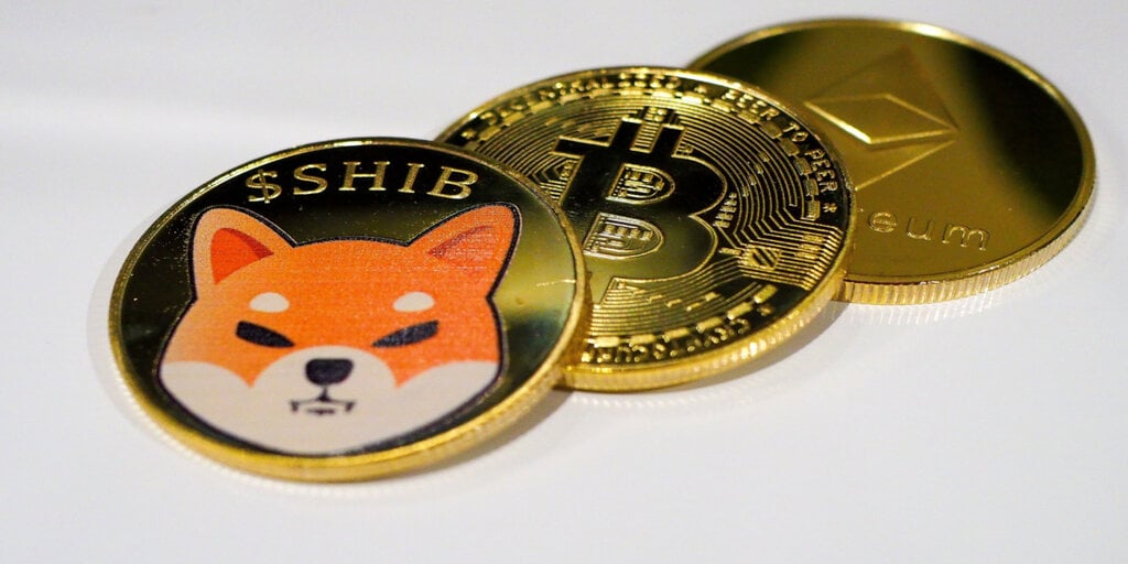 SHIB, PEPE Lead Market Gains as US Fed Launches Crypto Supervision Program