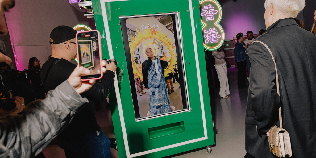 Paris Fashion Week AR Kiosks Turn Visitors Into Runway Models