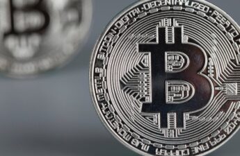 Bitcoin Funds Bloated With Cash as Investors Rush In