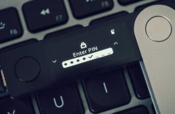 'Stop Using Dapps': Ledger Library 'Compromised' With Wallet Drainer