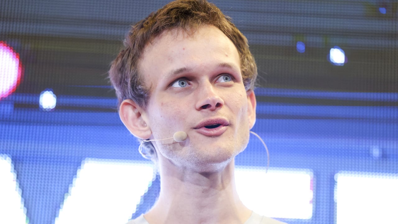 Vitalik Buterin Explores Blobs and Parallelization in L2 Rollup Analysis