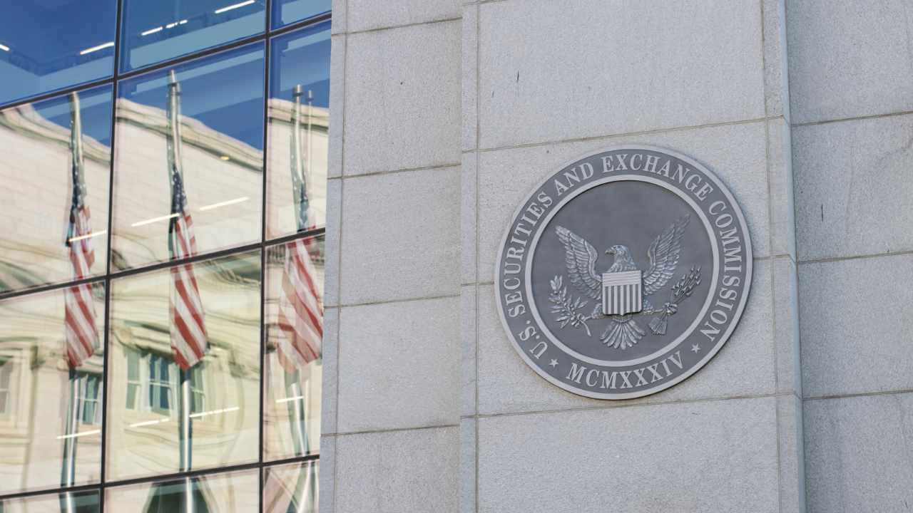 Coinbase Sues SEC, FDIC for Transparency on Crypto Regulations