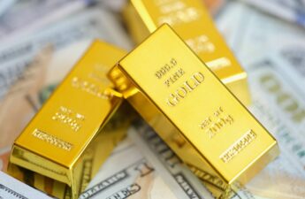 Gold Shatters Records as Investors Brace for Economic Turbulence