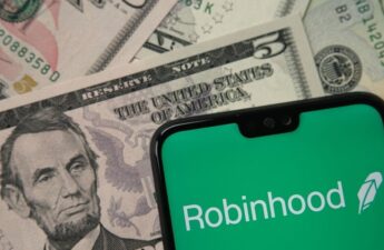 Could Robinhood and Revolut Find Stablecoin Success Where PayPal Stumbled?