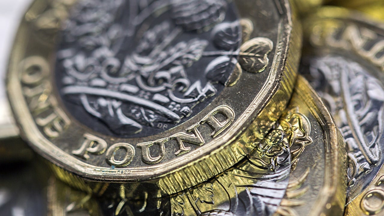 Pound Sterling Suffers Biggest Drop in 18 Months Amid Reeves’ Tax-and-Spend Storm