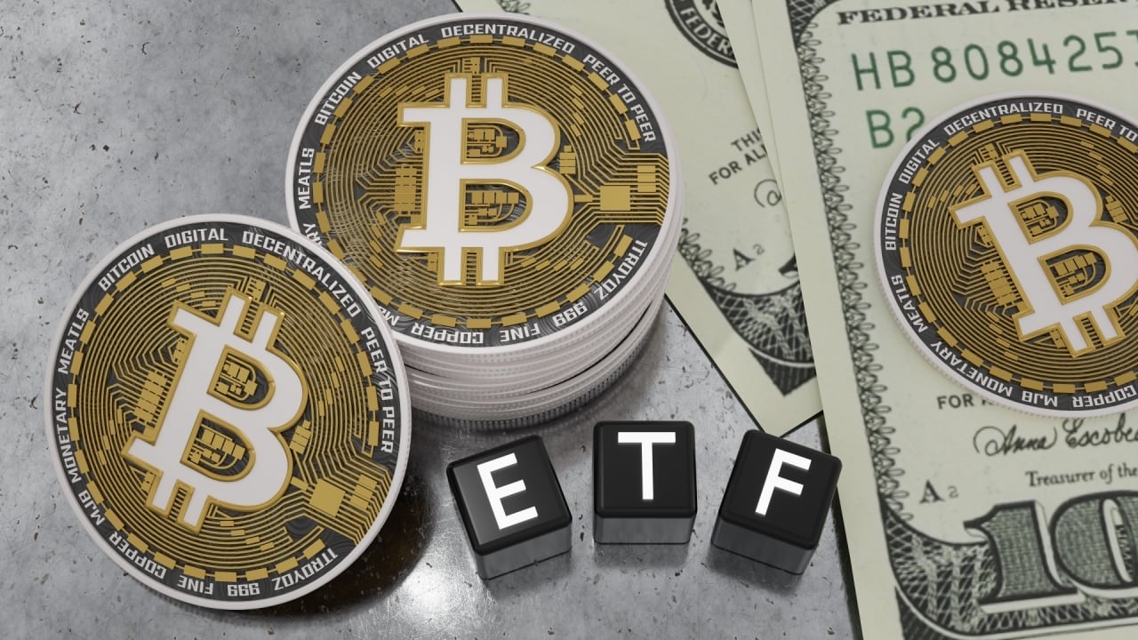 Bitcoin ETFs Gain $92 Million While Ethereum ETFs Experience $4.82 Million Outflow