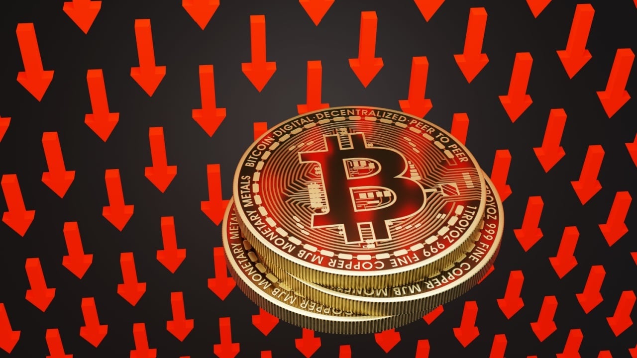 Bitcoin ETFs Experience Record $1 Billion Single Day Outflow