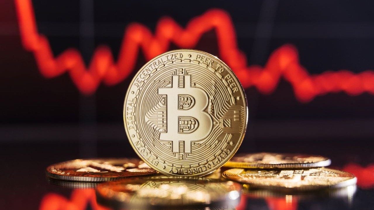 Bitcoin Tumbles Below $89K Amid Sector-Wide Bloodbath