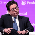 Despite Bitcoin’s Decline, Tom Lee Maintains BTC Will Still Be the Year’s Best Bet